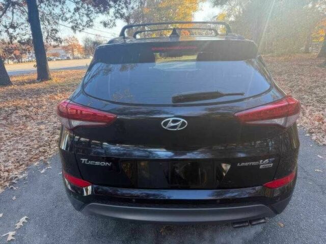 Черный Хендай Туксон, объемом двигателя 1.6 л и пробегом 99 тыс. км за 9600 $, фото 5 на Automoto.ua