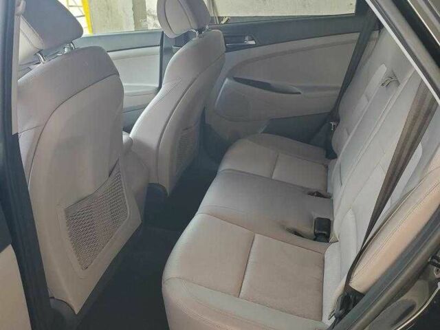 Чорний Хендай Туксон, об'ємом двигуна 2 л та пробігом 104 тис. км за 10100 $, фото 2 на Automoto.ua