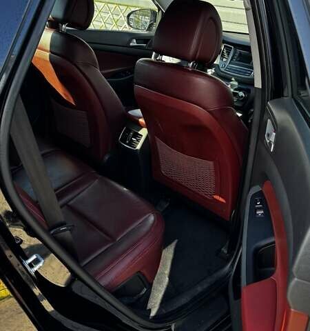 Черный Хендай Туксон, объемом двигателя 2 л и пробегом 222 тыс. км за 14000 $, фото 8 на Automoto.ua