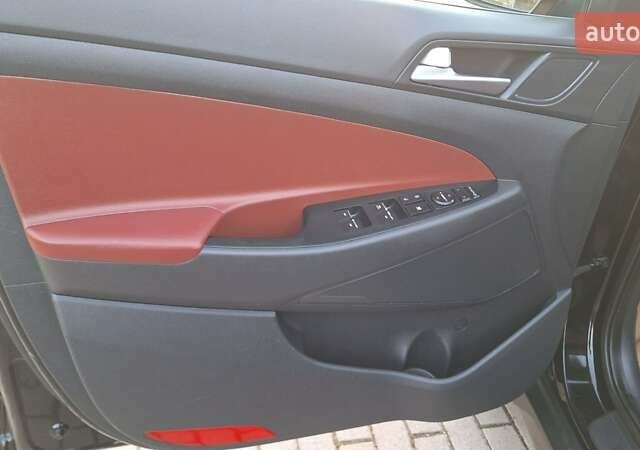 Черный Хендай Туксон, объемом двигателя 2 л и пробегом 192 тыс. км за 19999 $, фото 16 на Automoto.ua