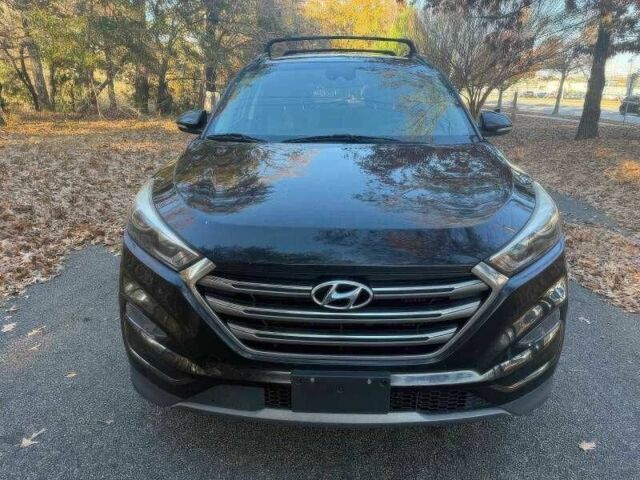 Черный Хендай Туксон, объемом двигателя 1.6 л и пробегом 99 тыс. км за 9600 $, фото 1 на Automoto.ua