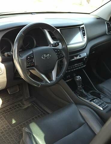 Черный Хендай Туксон, объемом двигателя 2 л и пробегом 44 тыс. км за 20500 $, фото 10 на Automoto.ua