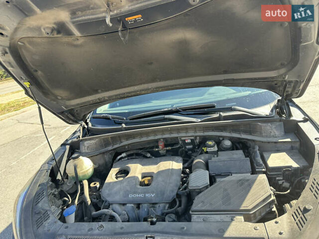 Черный Хендай Туксон, объемом двигателя 2 л и пробегом 180 тыс. км за 15900 $, фото 2 на Automoto.ua