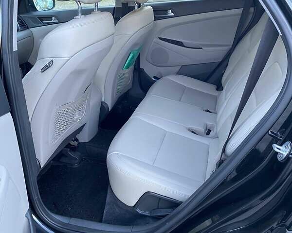 Хендай Туксон 2016 в Дрогобыче на Automoto.ua Черный Хендай Туксон, объемом двигателя 2 л и пробегом 180 тыс. км за 16000 $, фото 12 на Automoto.ua