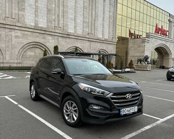 Черный Хендай Туксон, объемом двигателя 2 л и пробегом 120 тыс. км за 17800 $, фото 1 на Automoto.ua