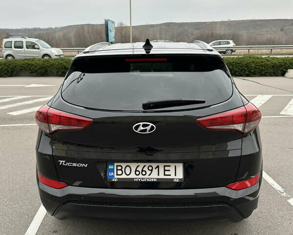 Черный Хендай Туксон, объемом двигателя 2 л и пробегом 120 тыс. км за 17800 $, фото 7 на Automoto.ua