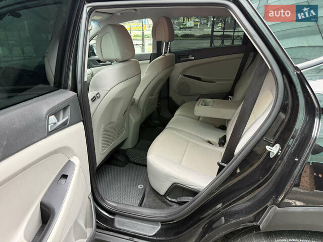 Черный Хендай Туксон, объемом двигателя 2 л и пробегом 168 тыс. км за 13400 $, фото 13 на Automoto.ua