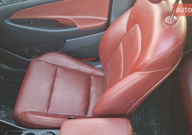 Чорний Хендай Туксон, об'ємом двигуна 2 л та пробігом 192 тис. км за 21000 $, фото 29 на Automoto.ua