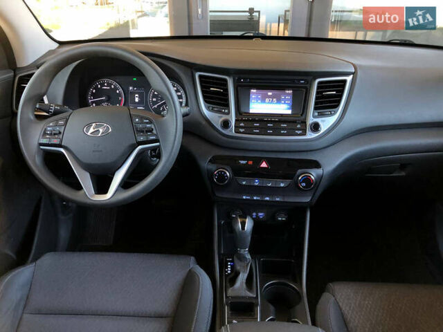 Чорний Хендай Туксон, об'ємом двигуна 2 л та пробігом 134 тис. км за 15700 $, фото 9 на Automoto.ua