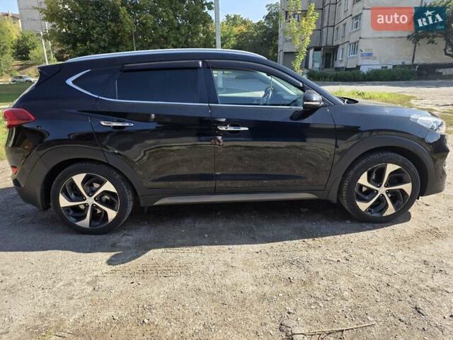 Черный Хендай Туксон, объемом двигателя 1.98 л и пробегом 112 тыс. км за 18300 $, фото 3 на Automoto.ua