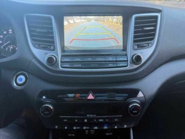 Черный Хендай Туксон, объемом двигателя 1.6 л и пробегом 99 тыс. км за 9600 $, фото 11 на Automoto.ua