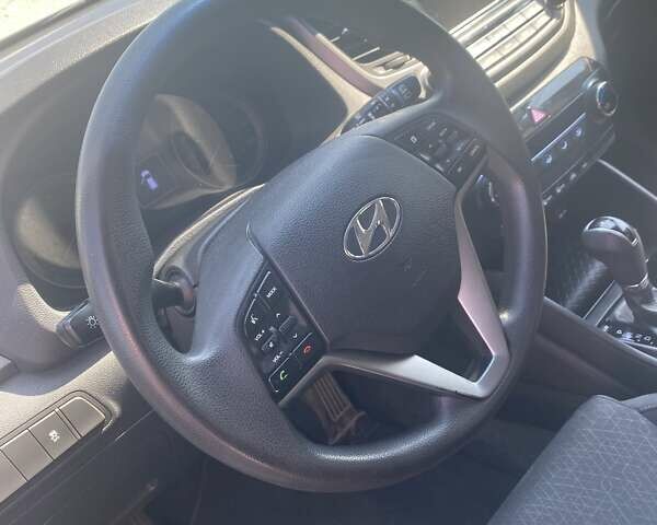 Черный Хендай Туксон, объемом двигателя 2 л и пробегом 126 тыс. км за 14500 $, фото 9 на Automoto.ua