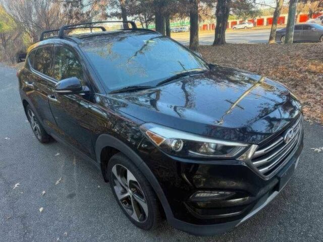 Черный Хендай Туксон, объемом двигателя 1.6 л и пробегом 99 тыс. км за 9600 $, фото 2 на Automoto.ua