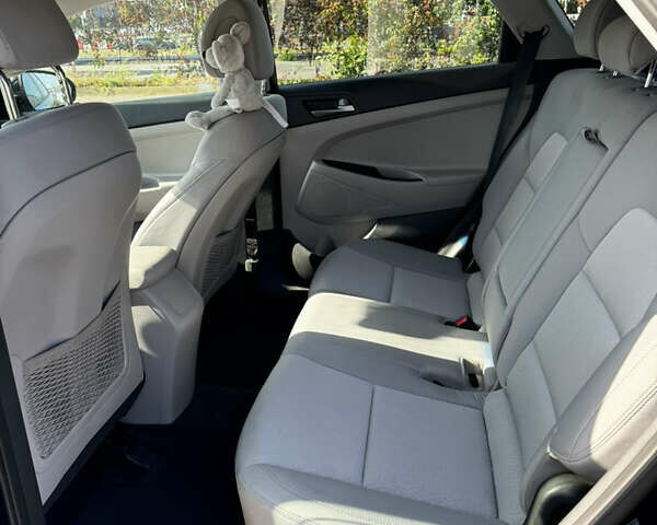 Черный Хендай Туксон, объемом двигателя 2 л и пробегом 110 тыс. км за 18000 $, фото 9 на Automoto.ua