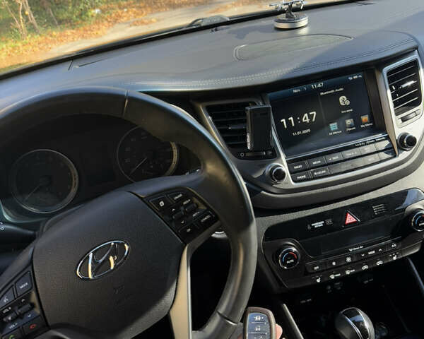 Черный Хендай Туксон, объемом двигателя 2 л и пробегом 100 тыс. км за 16300 $, фото 7 на Automoto.ua