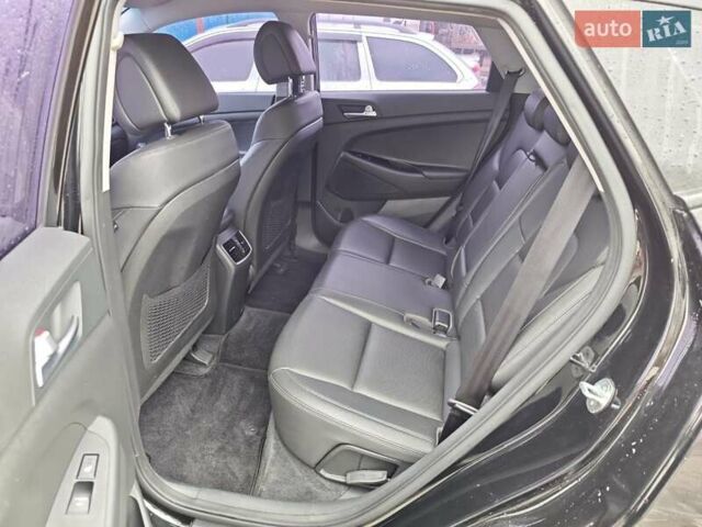 Черный Хендай Туксон, объемом двигателя 2 л и пробегом 178 тыс. км за 19200 $, фото 4 на Automoto.ua