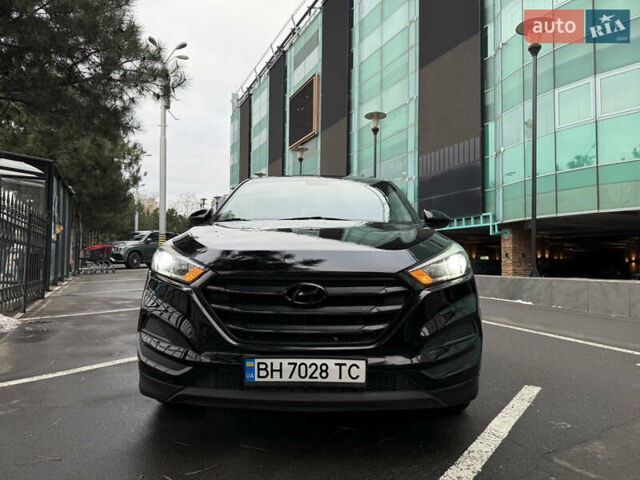 Черный Хендай Туксон, объемом двигателя 2 л и пробегом 168 тыс. км за 13400 $, фото 2 на Automoto.ua