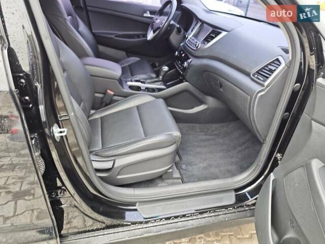 Черный Хендай Туксон, объемом двигателя 2 л и пробегом 178 тыс. км за 19200 $, фото 5 на Automoto.ua