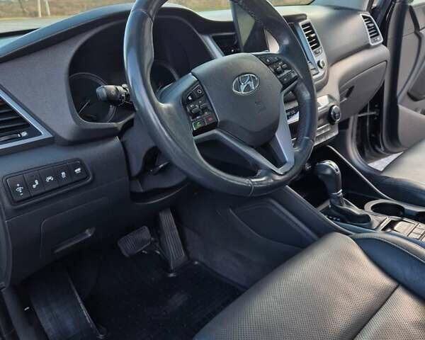 Хендай Туксон 2016 у Чернівцях на Automoto.ua Чорний Хендай Туксон, об'ємом двигуна 2.2 л та пробігом 234 тис. км за 19500 $, фото 12 на Automoto.ua