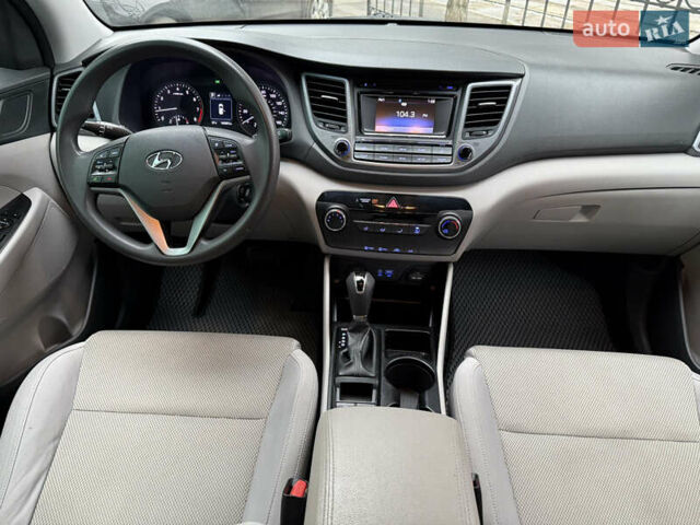 Черный Хендай Туксон, объемом двигателя 2 л и пробегом 168 тыс. км за 13400 $, фото 17 на Automoto.ua