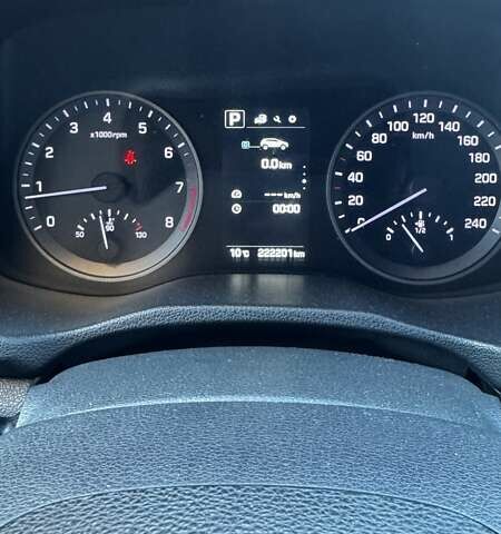 Черный Хендай Туксон, объемом двигателя 2 л и пробегом 222 тыс. км за 14000 $, фото 4 на Automoto.ua