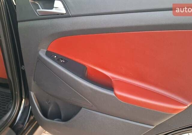 Чорний Хендай Туксон, об'ємом двигуна 2 л та пробігом 192 тис. км за 21000 $, фото 48 на Automoto.ua