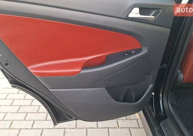 Чорний Хендай Туксон, об'ємом двигуна 2 л та пробігом 192 тис. км за 21000 $, фото 40 на Automoto.ua