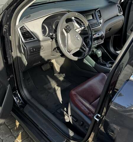 Черный Хендай Туксон, объемом двигателя 2 л и пробегом 222 тыс. км за 14000 $, фото 11 на Automoto.ua