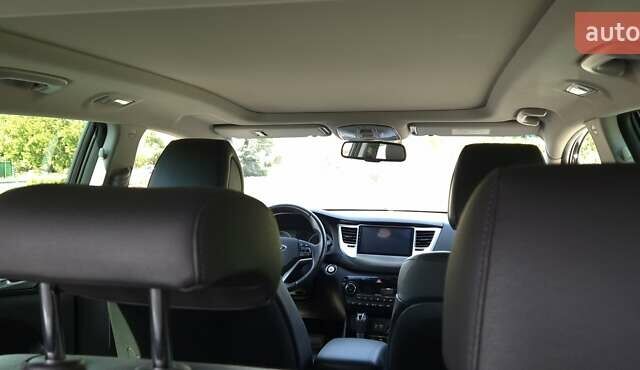 Черный Хендай Туксон, объемом двигателя 2 л и пробегом 44 тыс. км за 20500 $, фото 5 на Automoto.ua