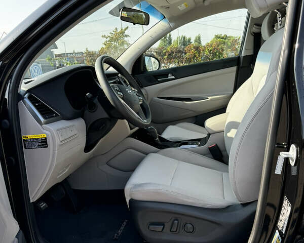 Черный Хендай Туксон, объемом двигателя 2 л и пробегом 110 тыс. км за 18000 $, фото 6 на Automoto.ua