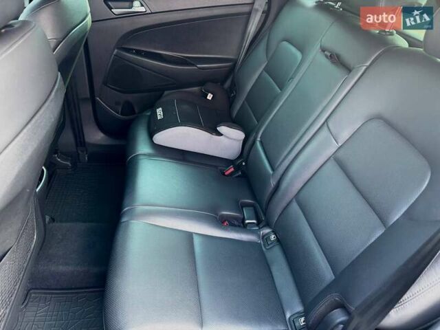 Черный Хендай Туксон, объемом двигателя 2 л и пробегом 98 тыс. км за 24000 $, фото 20 на Automoto.ua