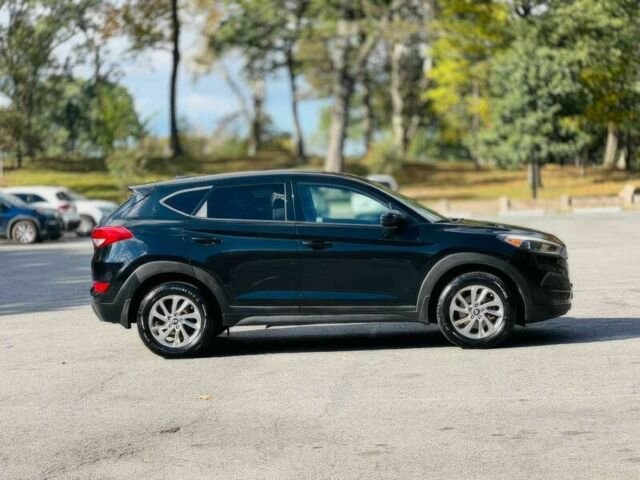 Черный Хендай Туксон, объемом двигателя 2 л и пробегом 60 тыс. км за 13500 $, фото 3 на Automoto.ua