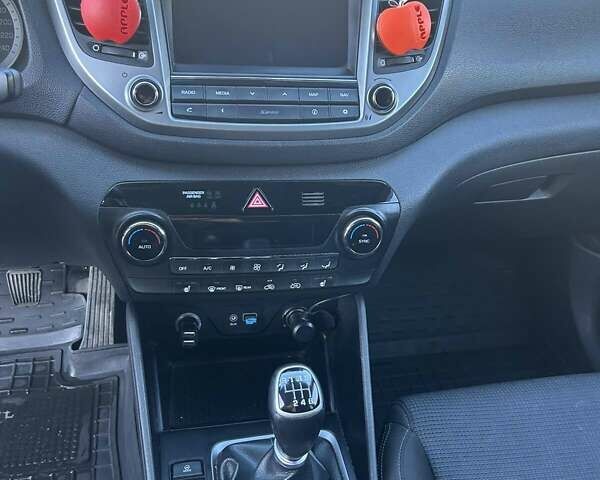 Чорний Хендай Туксон, об'ємом двигуна 1.69 л та пробігом 155 тис. км за 16500 $, фото 9 на Automoto.ua