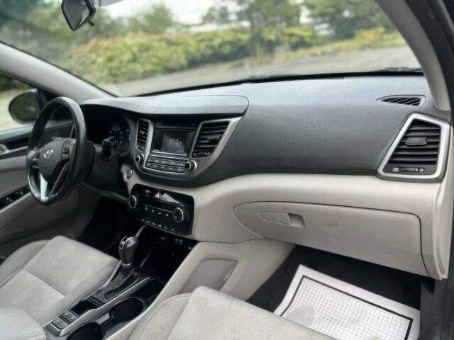 Черный Хендай Туксон, объемом двигателя 1.6 л и пробегом 53 тыс. км за 2950 $, фото 8 на Automoto.ua