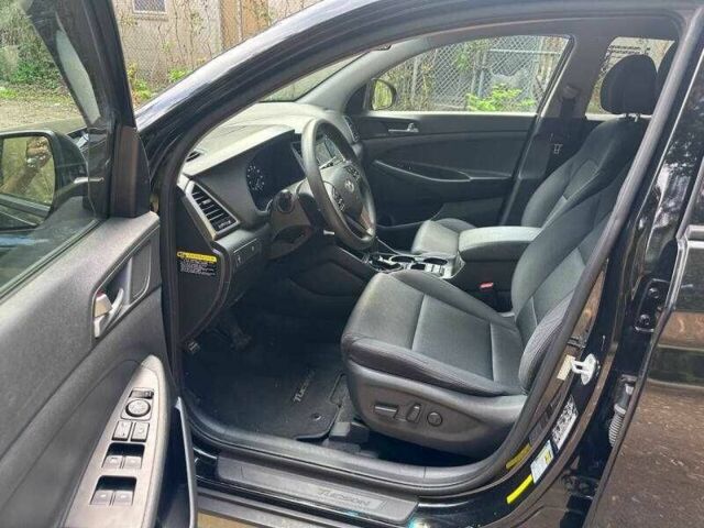 Черный Хендай Туксон, объемом двигателя 2 л и пробегом 83 тыс. км за 4400 $, фото 8 на Automoto.ua