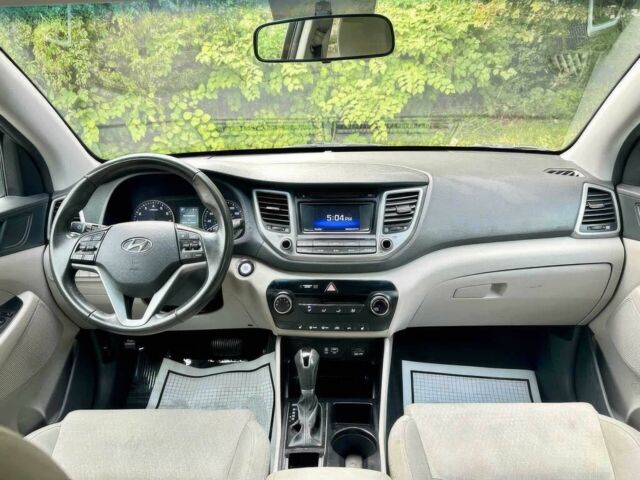 Черный Хендай Туксон, объемом двигателя 1.6 л и пробегом 53 тыс. км за 2950 $, фото 6 на Automoto.ua