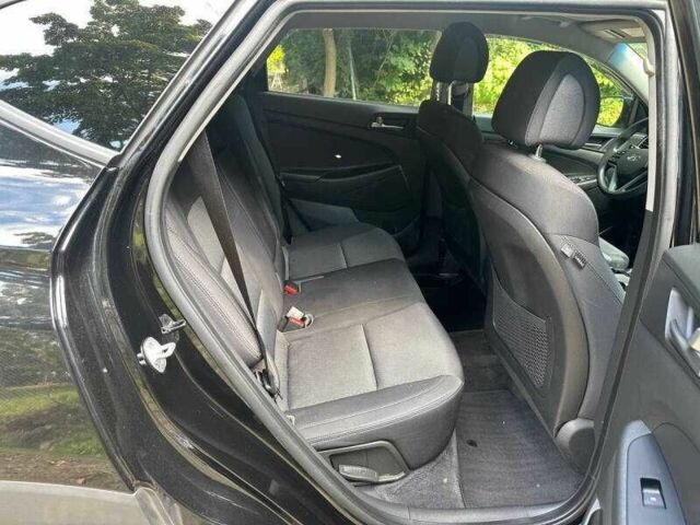 Черный Хендай Туксон, объемом двигателя 2 л и пробегом 83 тыс. км за 4400 $, фото 12 на Automoto.ua