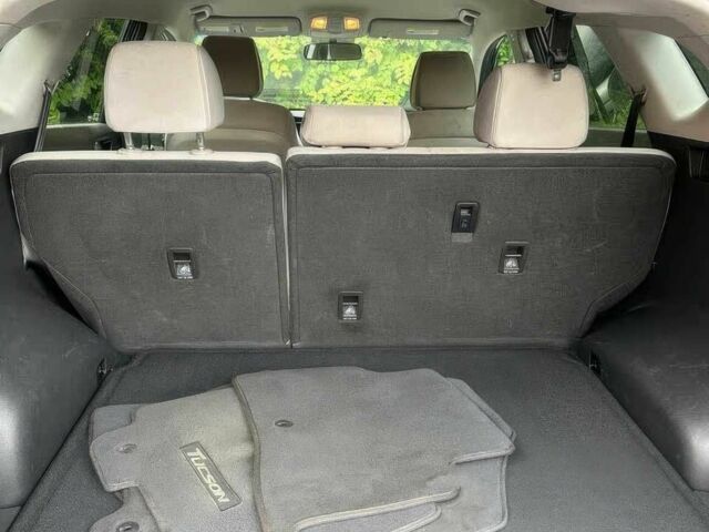 Черный Хендай Туксон, объемом двигателя 1.6 л и пробегом 53 тыс. км за 2950 $, фото 12 на Automoto.ua