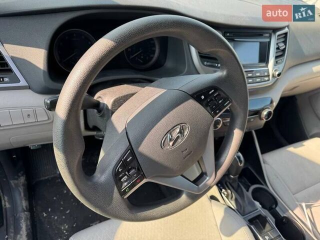 Чорний Хендай Туксон, об'ємом двигуна 2 л та пробігом 119 тис. км за 11700 $, фото 7 на Automoto.ua