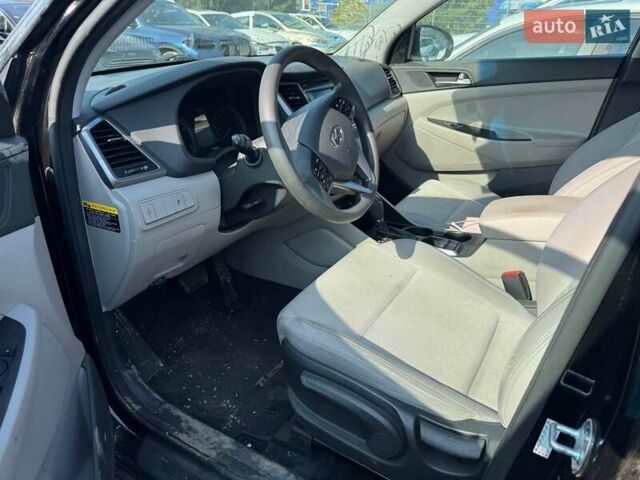 Чорний Хендай Туксон, об'ємом двигуна 2 л та пробігом 119 тис. км за 11700 $, фото 6 на Automoto.ua