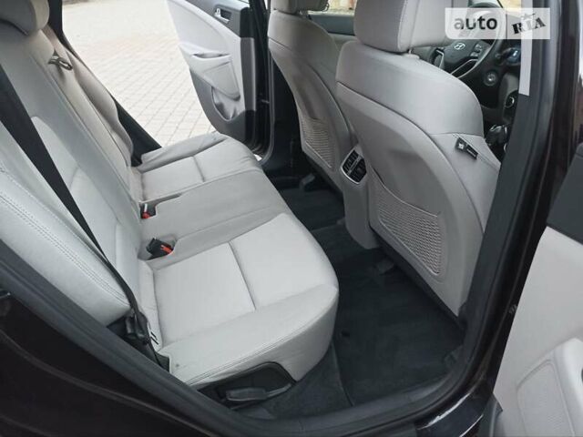 Черный Хендай Туксон, объемом двигателя 2 л и пробегом 107 тыс. км за 14800 $, фото 21 на Automoto.ua