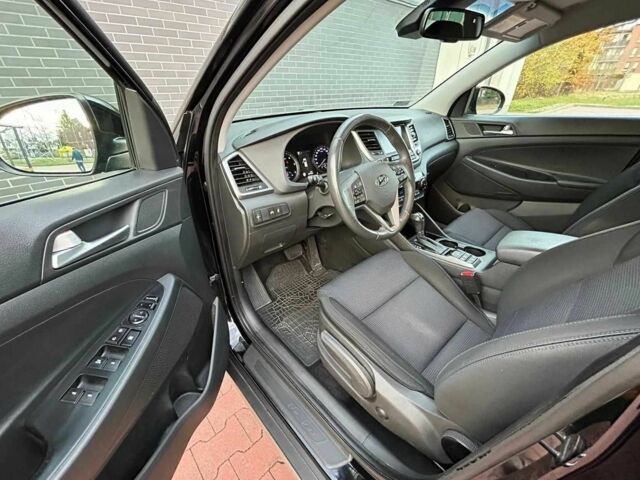 Чорний Хендай Туксон, об'ємом двигуна 1.7 л та пробігом 98 тис. км за 14000 $, фото 12 на Automoto.ua