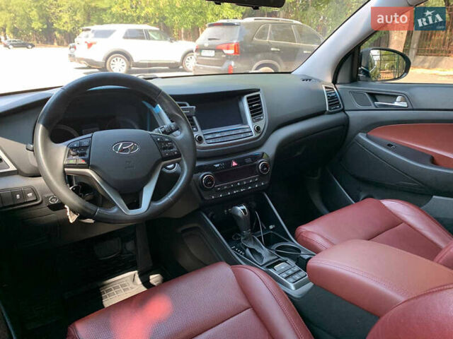 Черный Хендай Туксон, объемом двигателя 2 л и пробегом 122 тыс. км за 19800 $, фото 9 на Automoto.ua