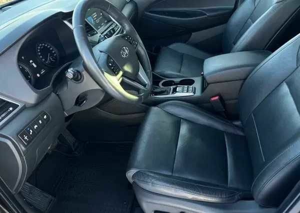 Чорний Хендай Туксон, об'ємом двигуна 2 л та пробігом 131 тис. км за 10400 $, фото 6 на Automoto.ua