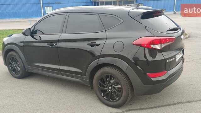 Чорний Хендай Туксон, об'ємом двигуна 2 л та пробігом 143 тис. км за 18000 $, фото 3 на Automoto.ua