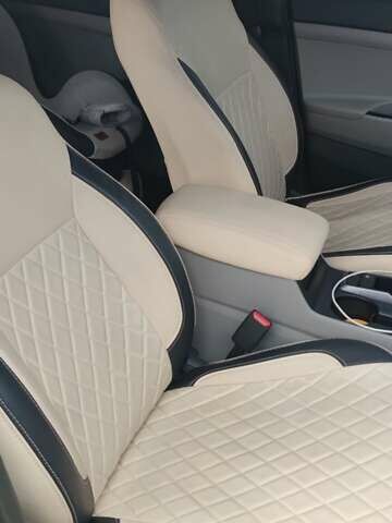 Чорний Хендай Туксон, об'ємом двигуна 2 л та пробігом 143 тис. км за 18000 $, фото 14 на Automoto.ua