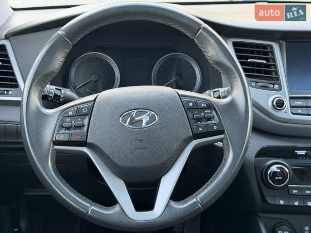 Черный Хендай Туксон, объемом двигателя 1.59 л и пробегом 182 тыс. км за 16800 $, фото 24 на Automoto.ua