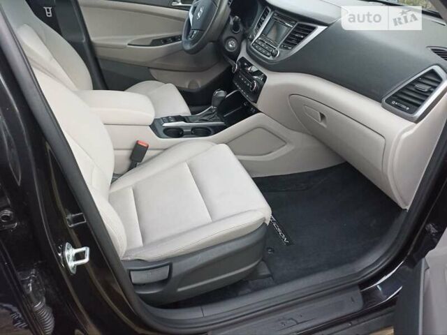 Черный Хендай Туксон, объемом двигателя 2 л и пробегом 107 тыс. км за 14800 $, фото 20 на Automoto.ua