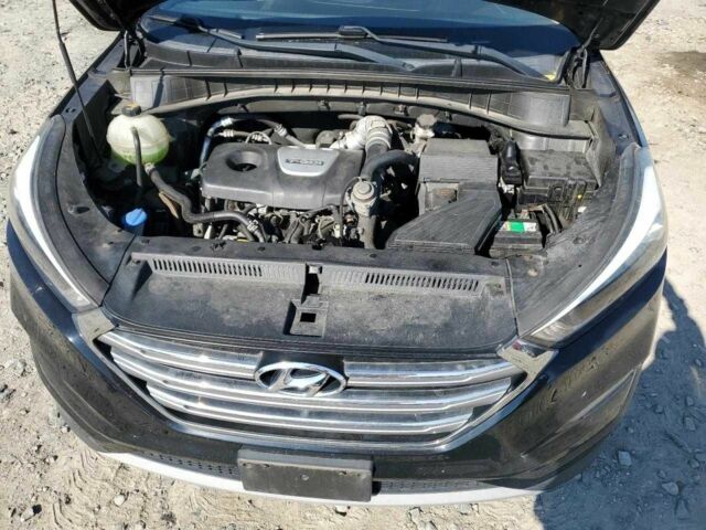 Черный Хендай Туксон, объемом двигателя 1.6 л и пробегом 157 тыс. км за 2600 $, фото 11 на Automoto.ua