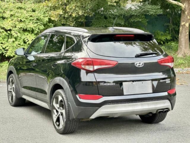 Черный Хендай Туксон, объемом двигателя 1.6 л и пробегом 53 тыс. км за 2950 $, фото 3 на Automoto.ua